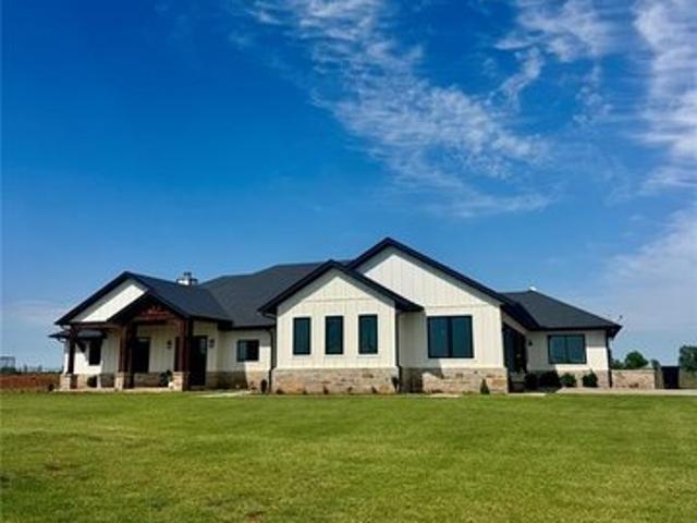 House for sale in Cashion, Oklahoma