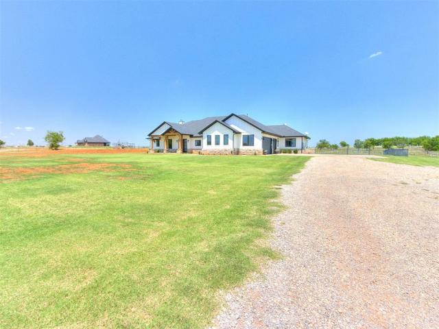 House for sale in Cashion, Oklahoma