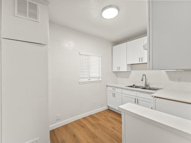 Apartment for rent in Canoga Park, California