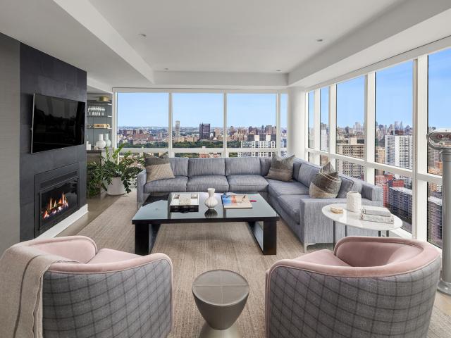Condo for sale in Manhattan Community Board 7, New York