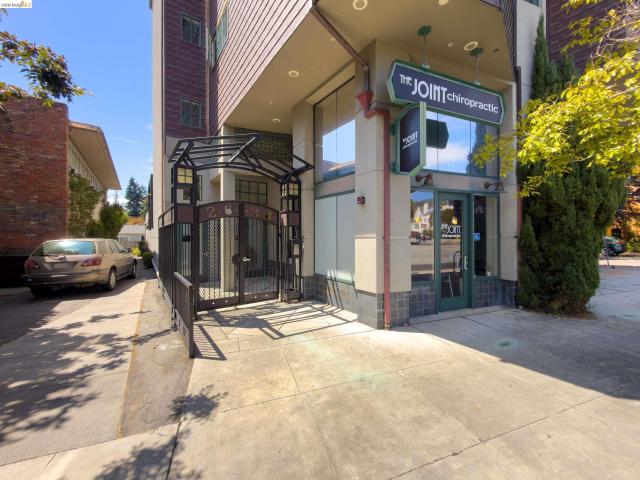 Condo for sale in Berkeley, California