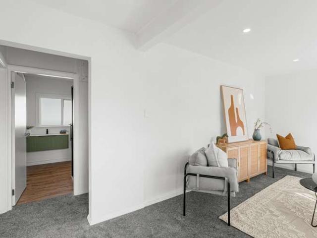Townhouse for sale in Chaslands, Canterbury