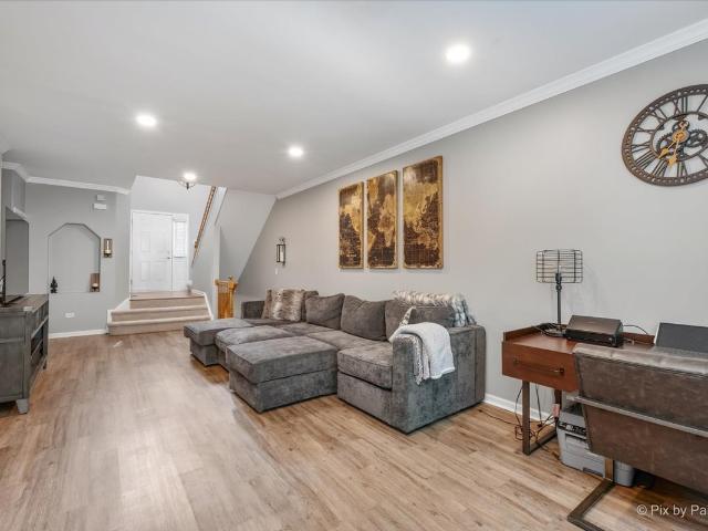 Townhouse for sale in Geneva, Illinois