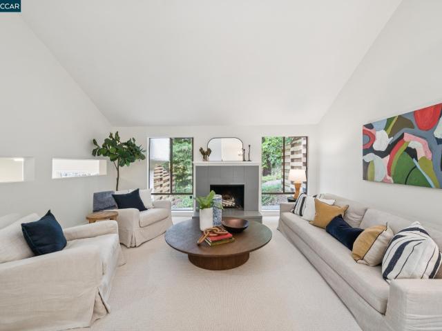 Townhouse for sale in Moraga, California