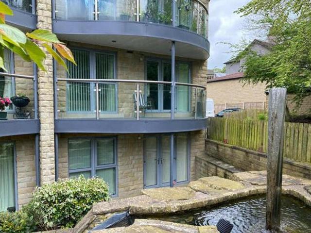 House for sale in Huddersfield, West Yorkshire