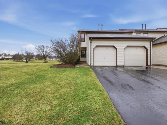 Townhouse for sale in Ringoes, New Jersey