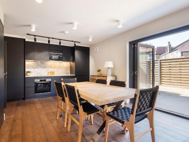 Apartment for rent in Southfields, Greater London