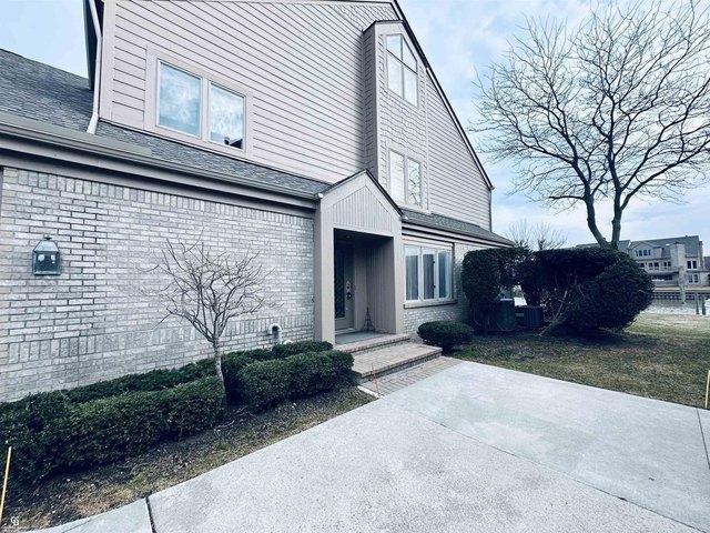 Condo for sale in Harrison Township, Michigan