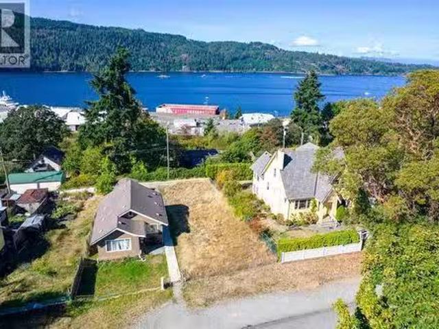 House for sale in Clayoquot, British Columbia
