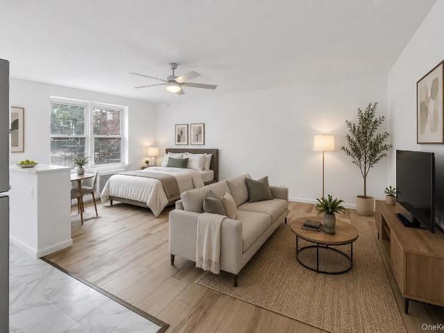 Property for sale in The Bronx, Arverne