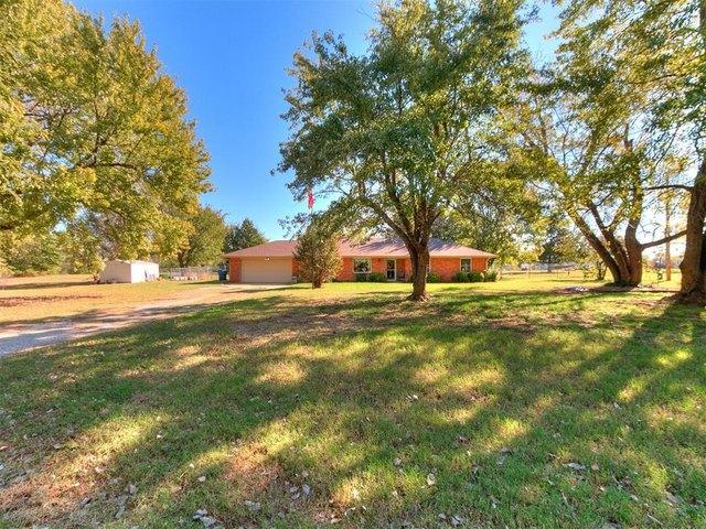 House for sale in Newcastle, McClain County