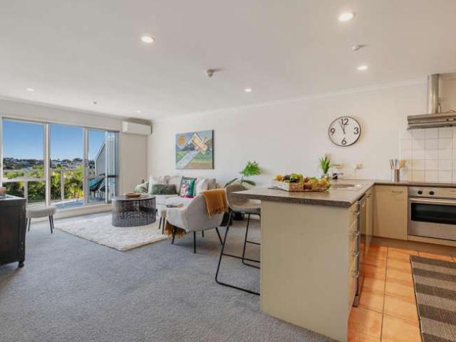 Apartment for sale in Whangaparaoa