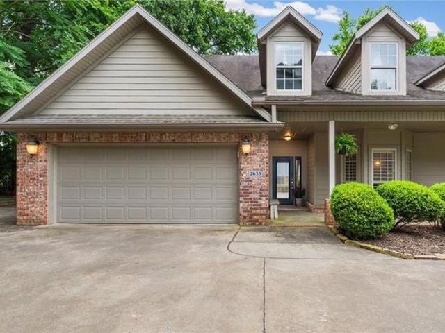 Townhouse for sale in Fayetteville, Washington County