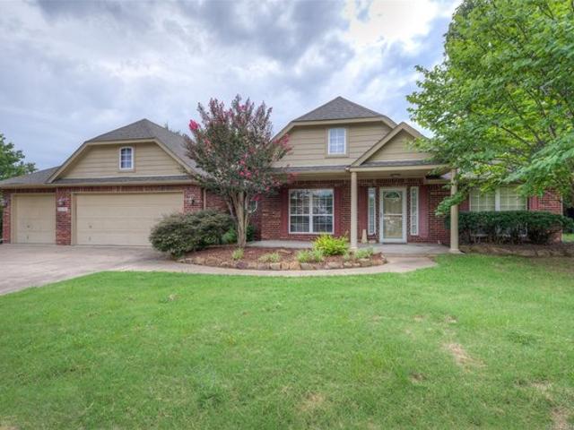 House for sale in Coweta, Oklahoma