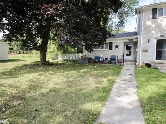 Condo for sale in Mount Clemens, Michigan