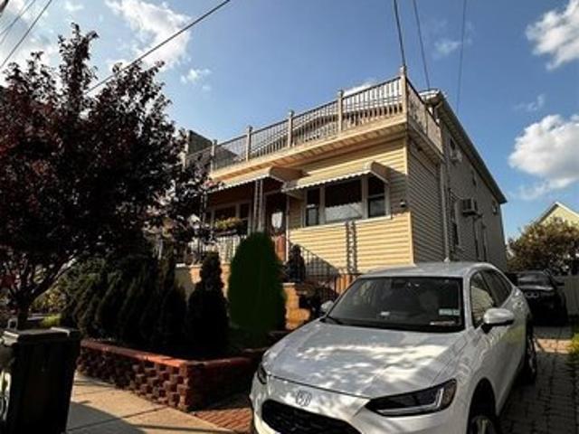 House for sale in Cliffside Park, New Jersey