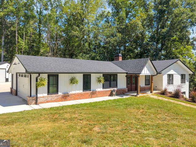 House for sale in Hayes Crossing, Eastanollee