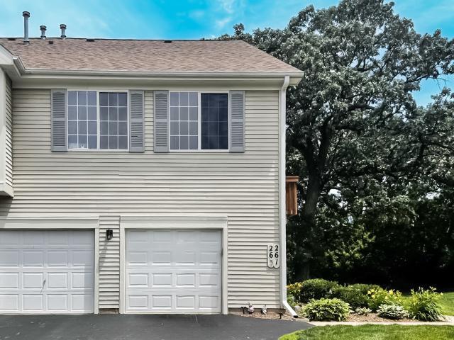 Townhouse for sale in South Elgin, Illinois