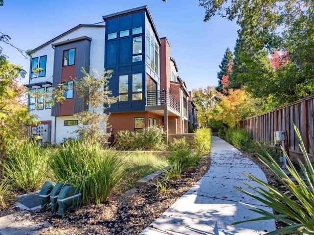 Townhouse for sale in Walnut Creek, California