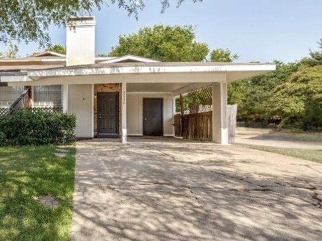 Townhouse for sale in Grand Prairie, Texas
