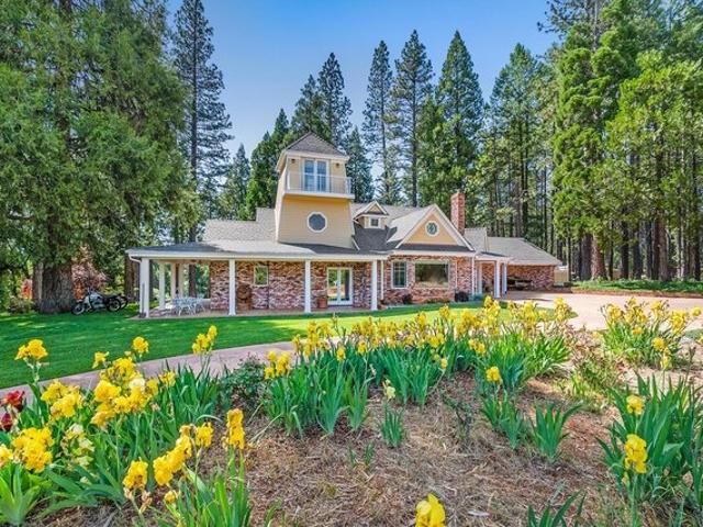 House for sale in Camino, California