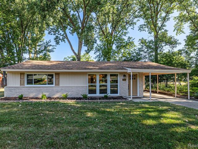 House for sale in West Bloomfield, Michigan