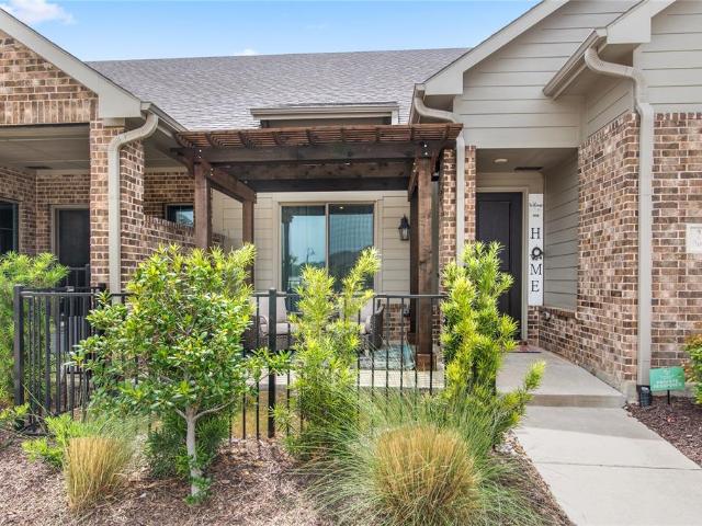 Townhouse for sale in Mira Lagos Villas, Grand Prairie