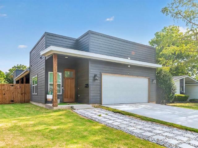 House for sale in Farmers Branch, Texas