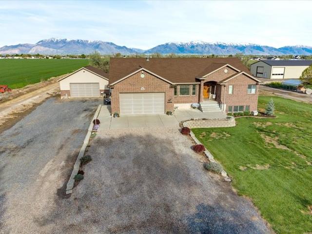 House for sale in Hooper, Utah