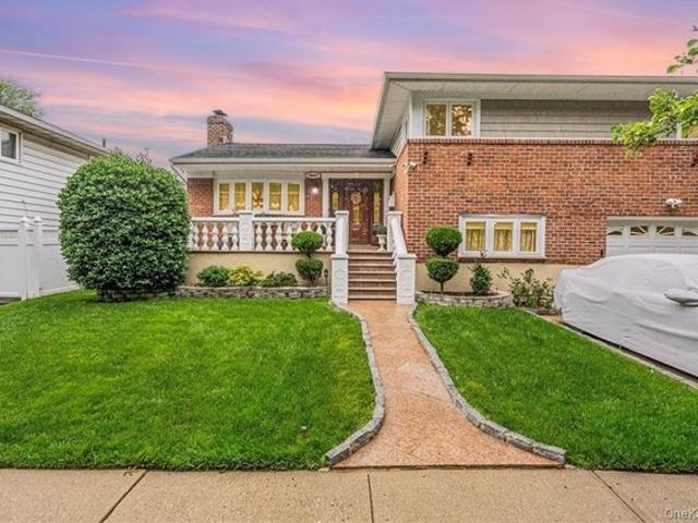 House for sale in Queens, Arverne