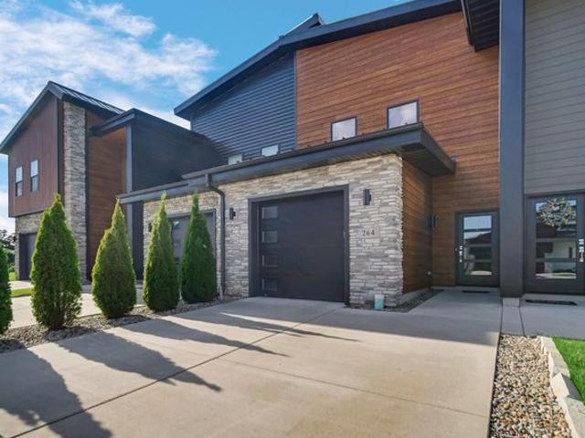 Townhouse for sale in Crown Point, Indiana