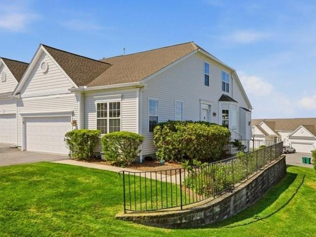 Townhouse for sale in Portsmouth, Rhode Island