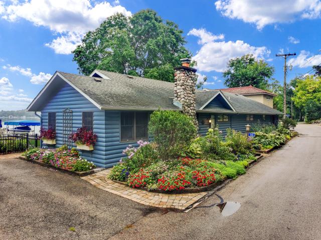 House for sale in Twin Lakes, Kenosha County