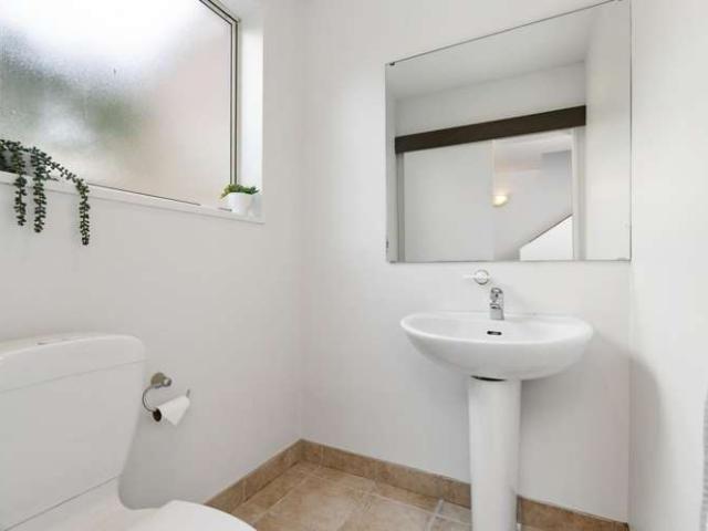 Townhouse for sale in Chaslands, Canterbury
