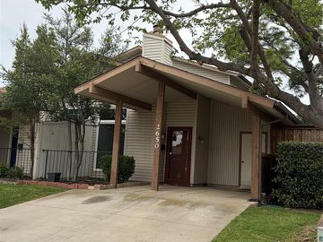 Townhouse for sale in Carrollton, Texas