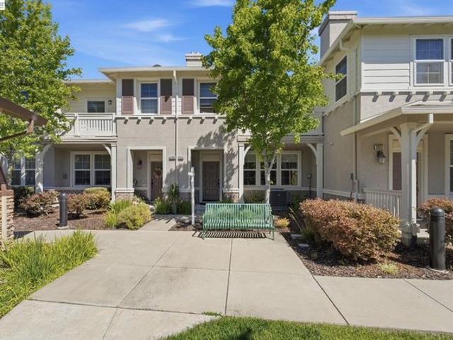 Townhouse for sale in Hayward, California