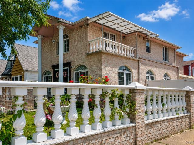 House for sale in Queens, Arverne