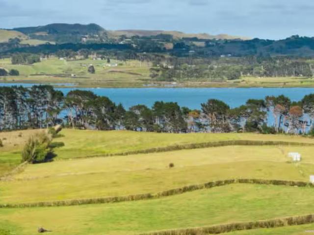 House for sale in Awhitu, Oroua County