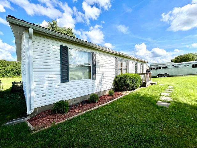 House for sale in Heltonville