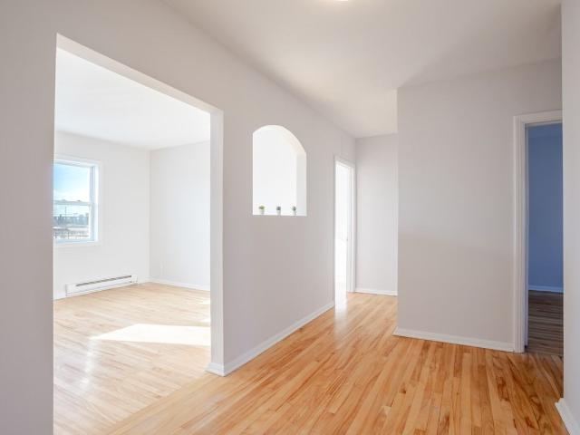 Apartment for rent in Saint-lambert, Quebec