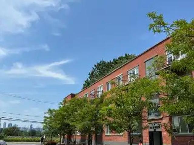 Apartment for rent in Saint-lambert, Quebec