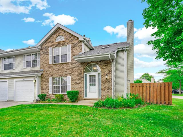 Townhouse for sale in Gurnee, Illinois