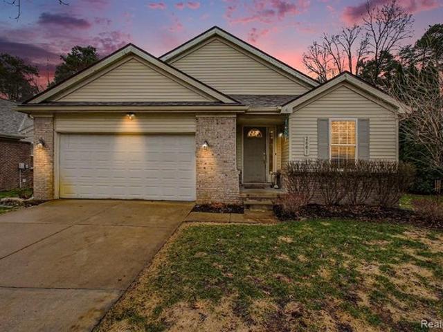 Condo for sale in Hamburg, Michigan