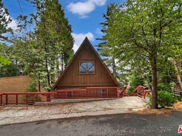 House for sale in Rimforest, California