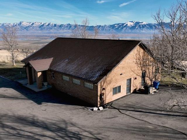 House for sale in Cache, Utah