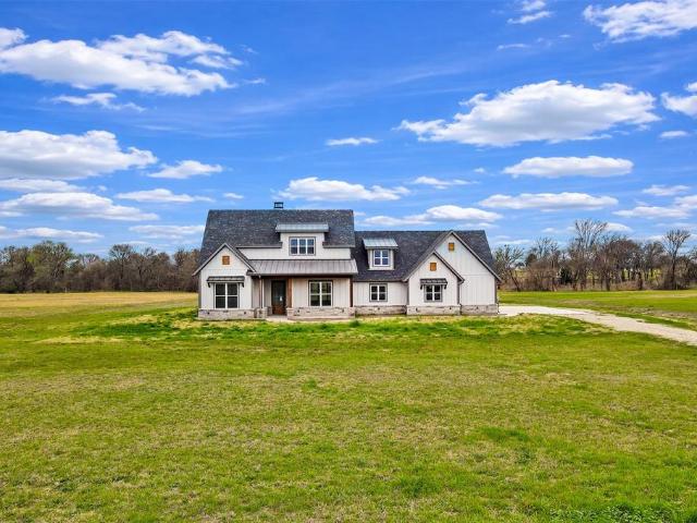 House for sale in Wills Point, Texas