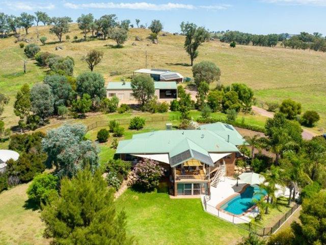 Cottage for sale in Table Top, New South Wales