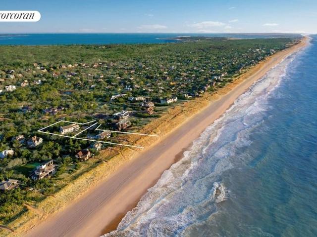 House for sale in Wainscott, New York