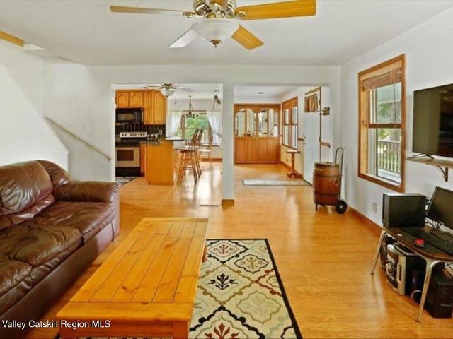 House for sale in Hannacroix, New York