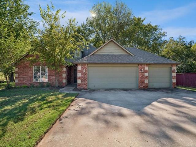 House for sale in Claremore, Rogers County